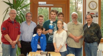 Gruppenfoto vom Vereinspokal Gruppenfoto vom Vereinspokal